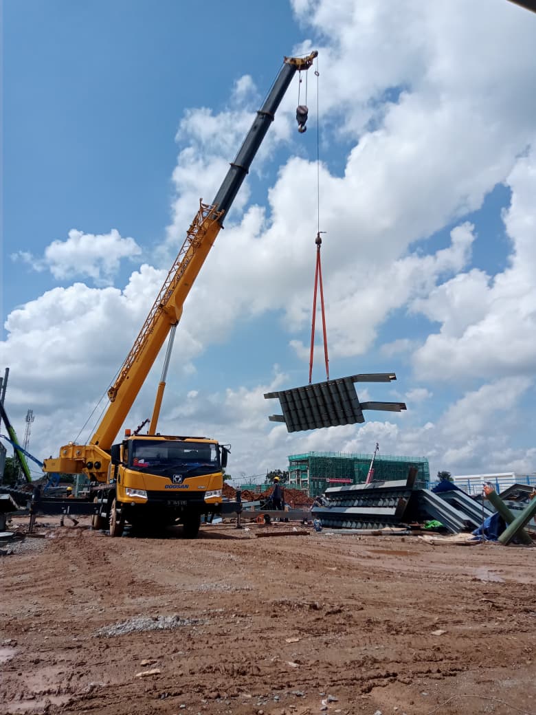CRANE 25 TON